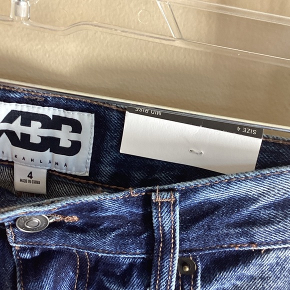 KBB by Kahlana Vintage wash Barrel Jeans NWT - Picture 3 of 5